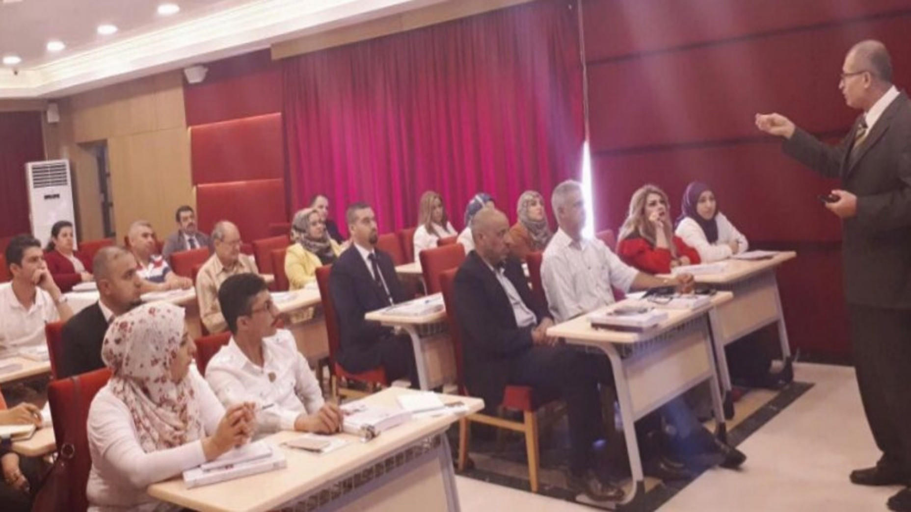 Instructor speaking to Internal Control Institute course participants